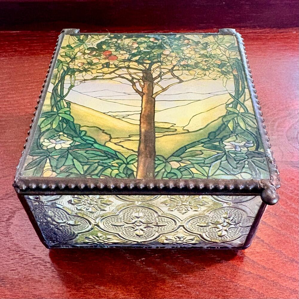 Vintage Louis C Tiffany Tree of Life Art Glass Keepsake Jewelry Box Y9084 4”